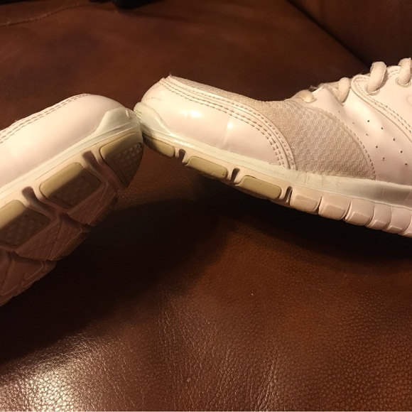 White Nike Free Women’s Cheer Shoes size 10 - Picture 3 of 10